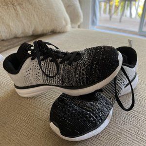 APL Techloom Pro Sneaker